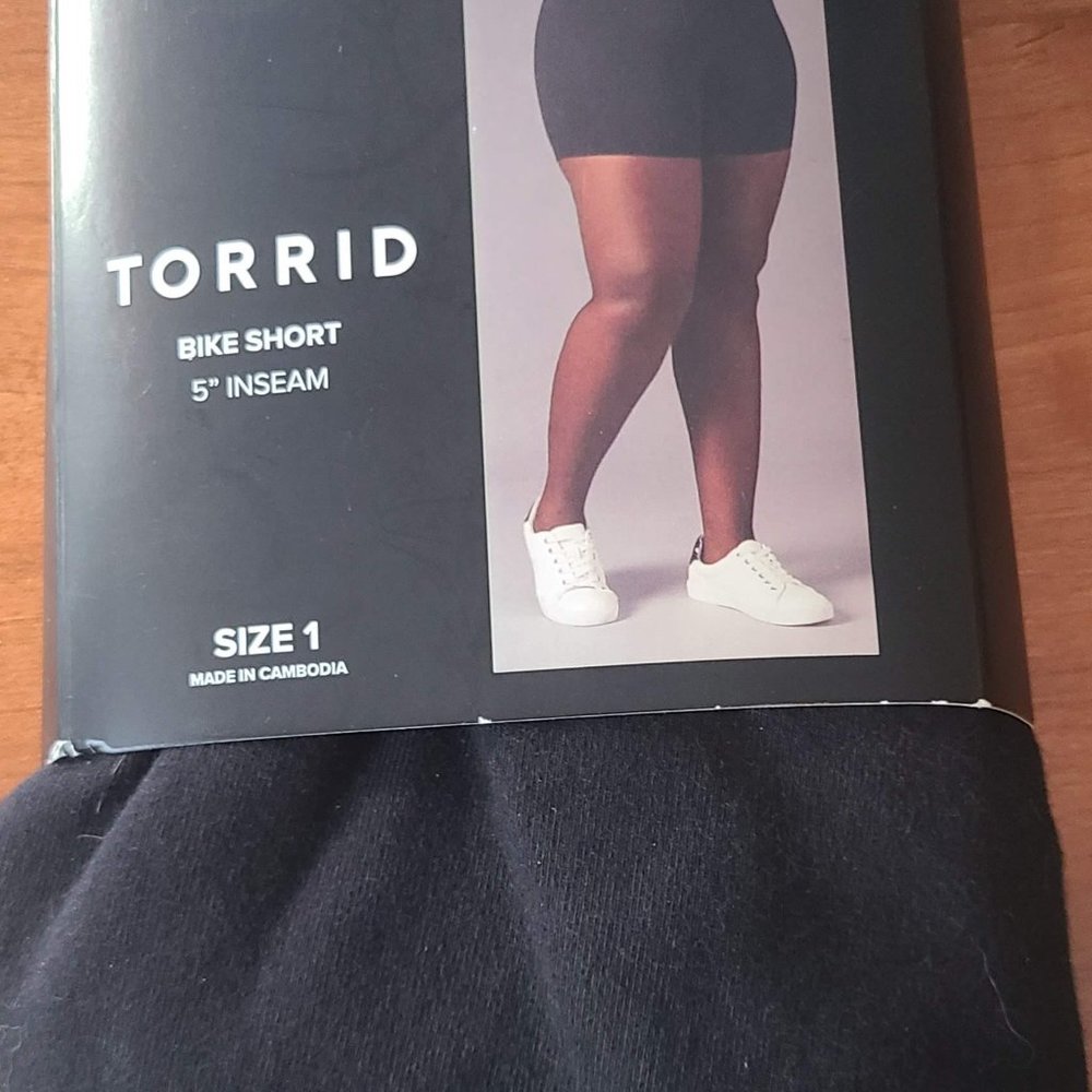 Torrid Signature waist 5 inch black bike short- NWT Size 1